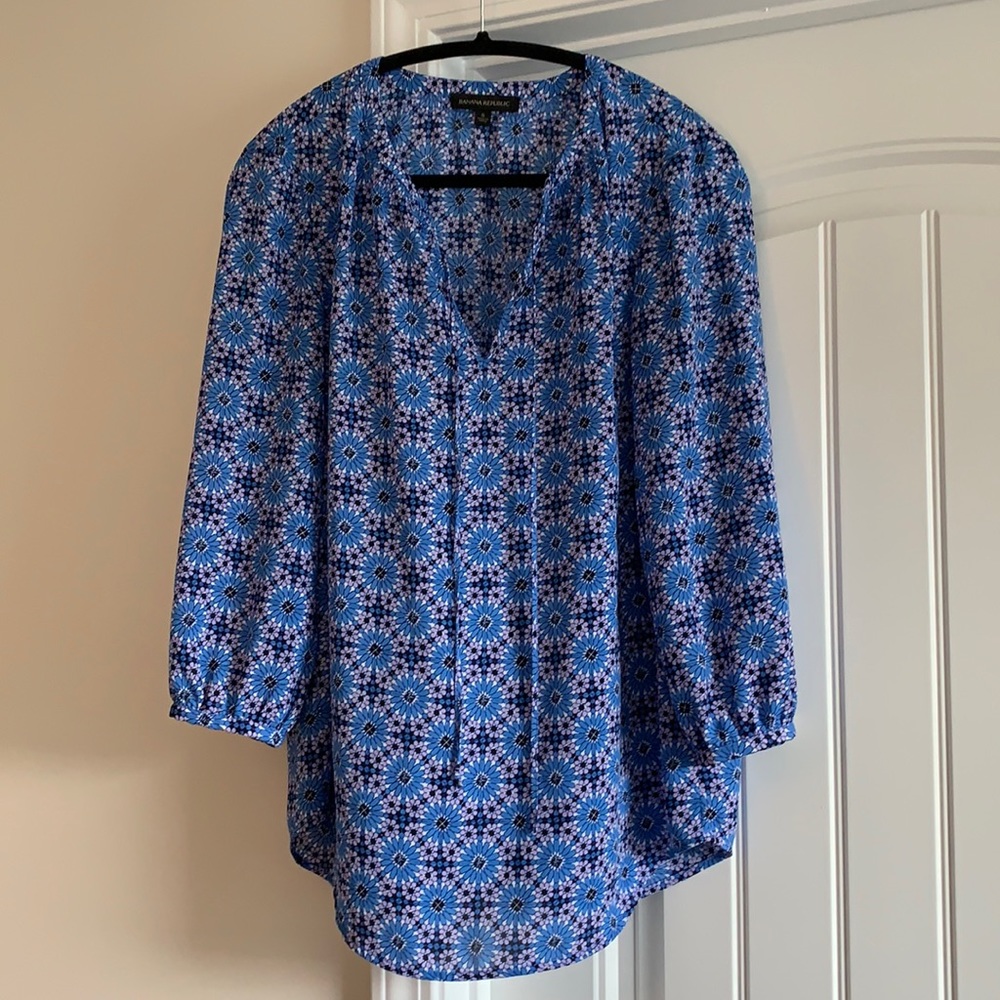 ❄️Banana Republic geometric floral print blouse, size S